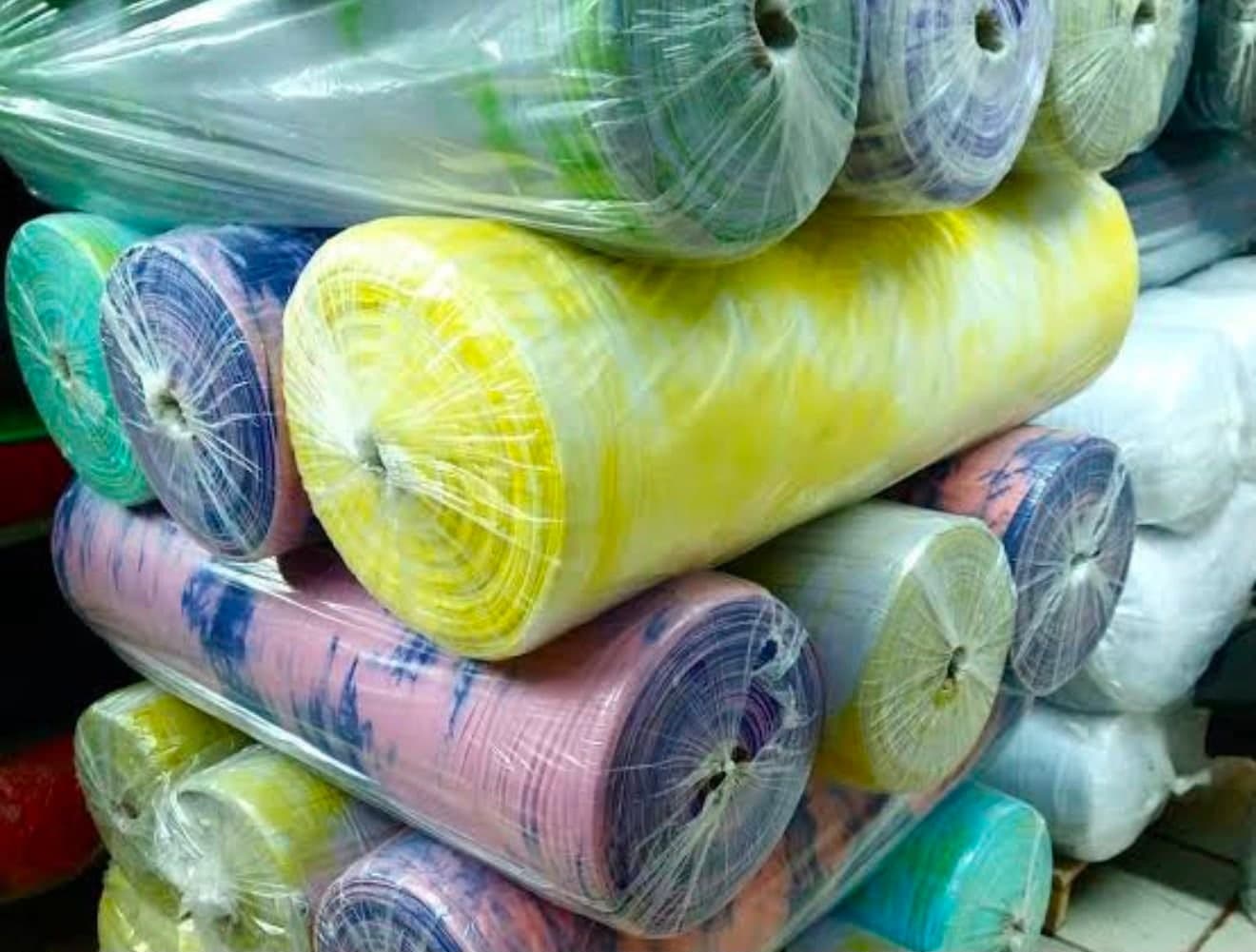 Rollos de tela de colores